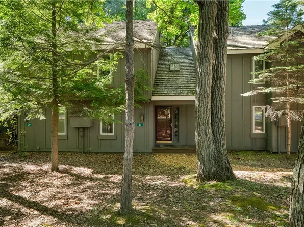 31 Downhill, Lake Harmony, PA 18624