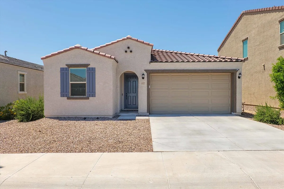 4 bed, 1972 sqft, $2,550 — Photo 1