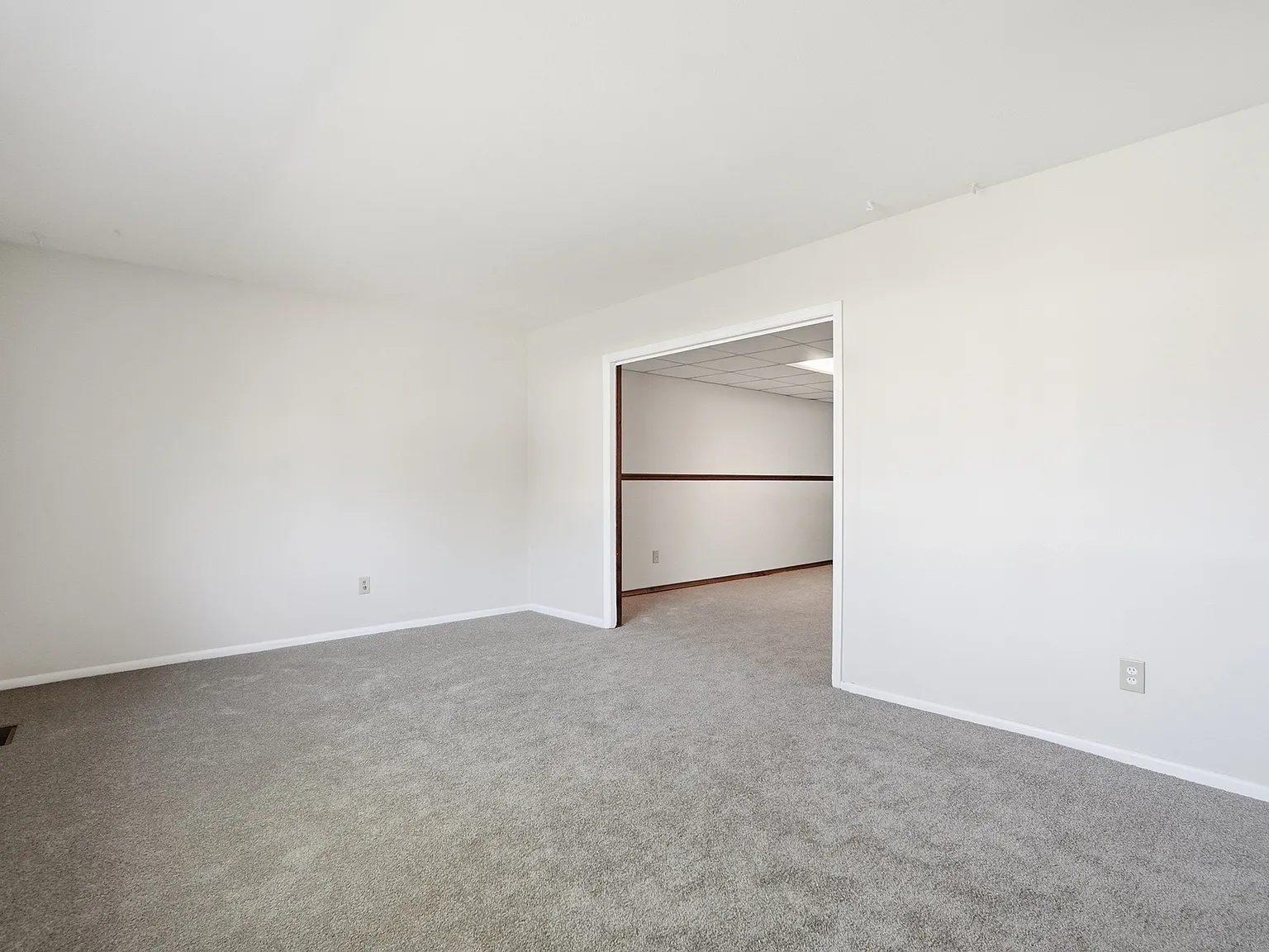 4 bed, 2.5 bath, 1989 sqft, $2,200 — Photo 4