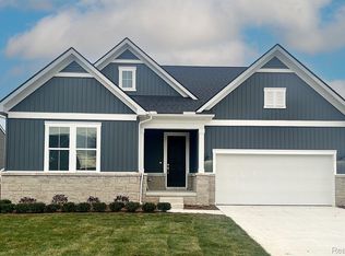 20488 W Kilburn Dr, Macomb, MI 48044