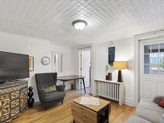 2nd image of 27 Henry St #1