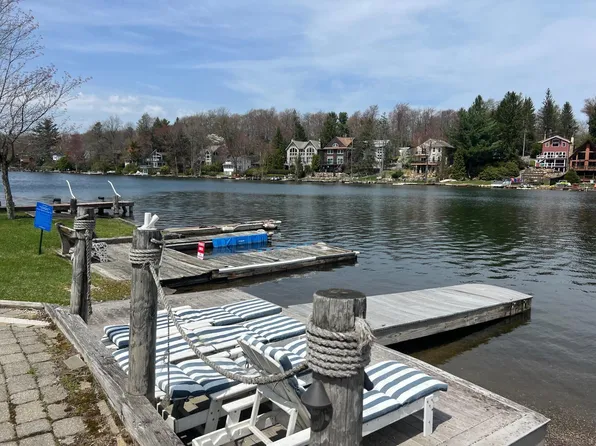 92 S Lake Dr, Lake Harmony, PA 18624