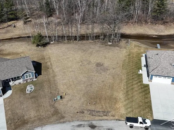 863 E Shoreline Dr, Hope, MI 48628