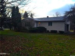 2885 W Tienken Rd, Rochester Hills, MI 48306