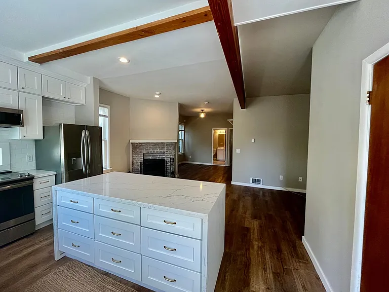 2606 E Madison St — Photo 3