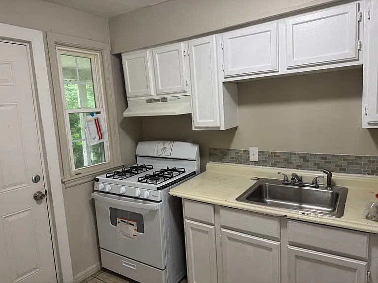369 N Roosevelt Ave — Photo 6
