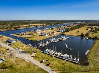 157 Country Club Ln, Newport, NC 28570