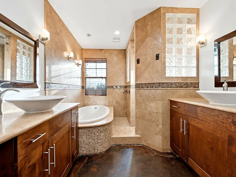 825 Gonzales St — Photo 21