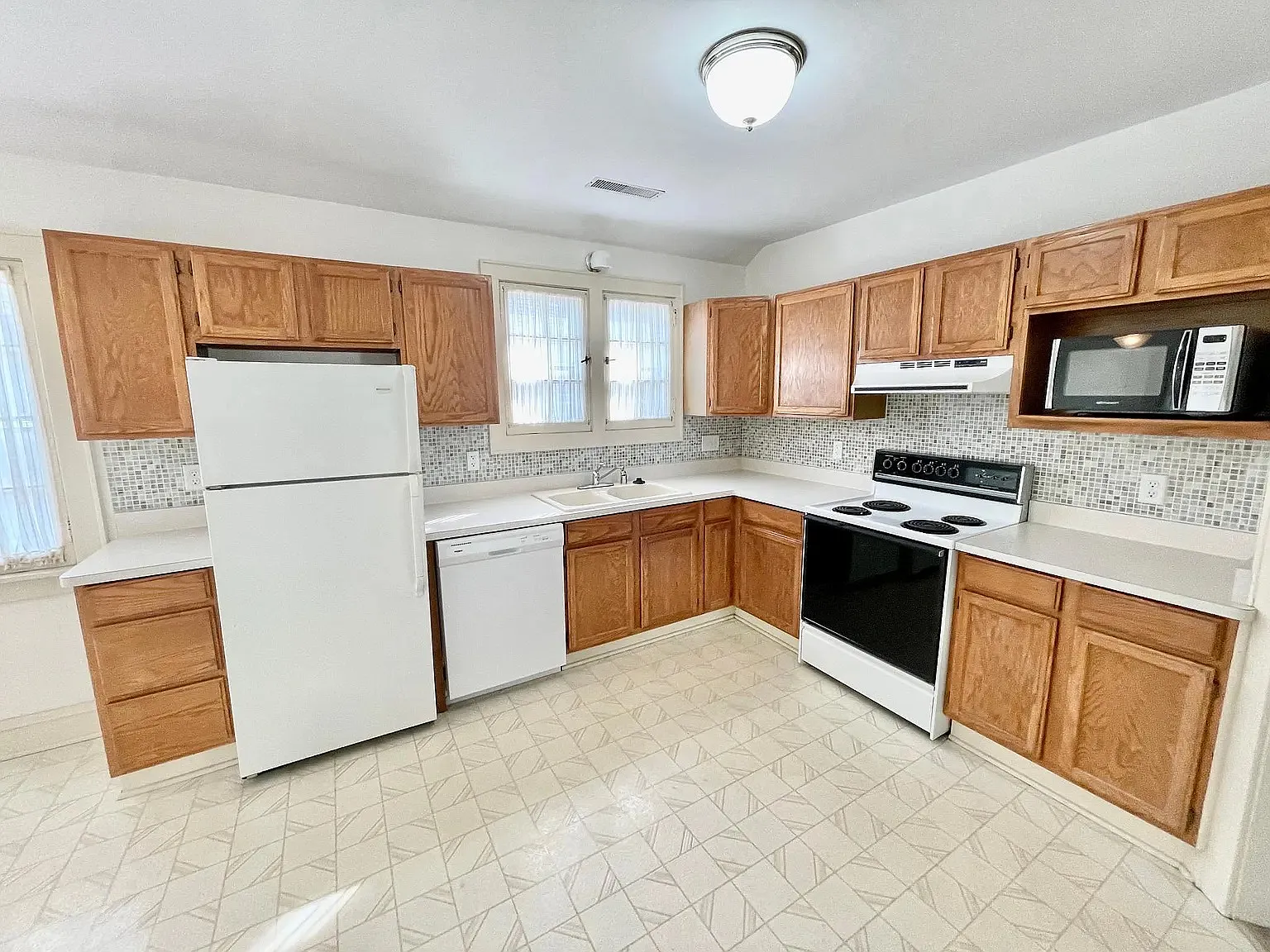 2 bed, 1225 sqft, $1,950 — Photo 2