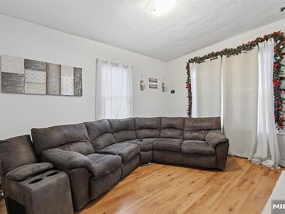 3rd image of 59 Home Ave