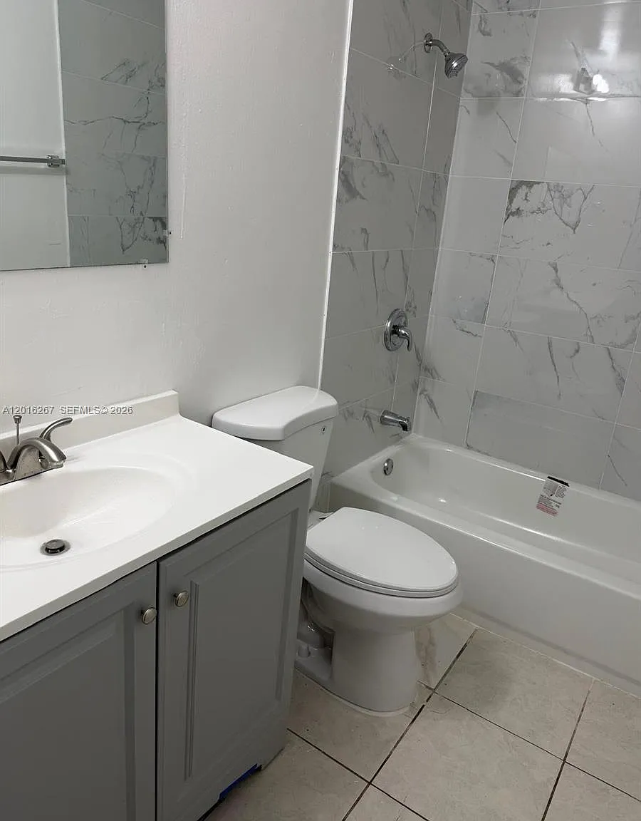 3 bed, 2.0 bath, 966 sqft, $1,900 — Photo 4