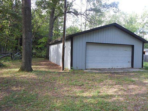 4th image of 2261 Oakridge Dr