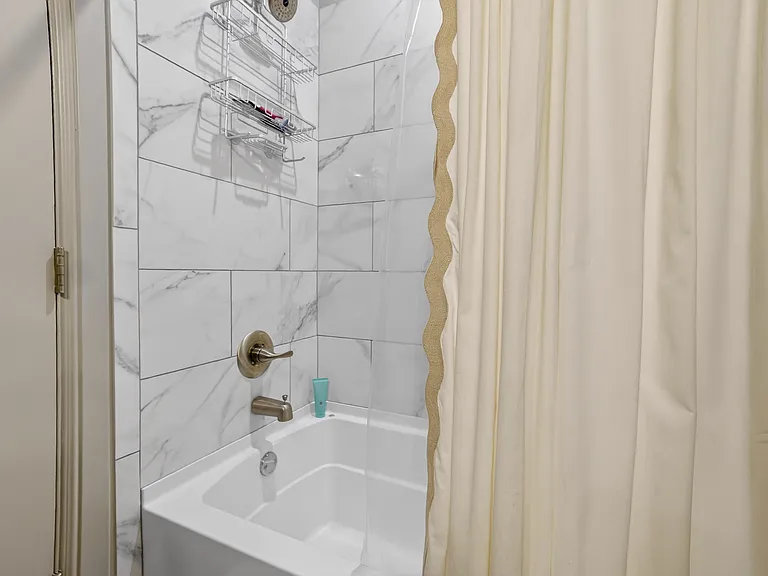 2519 McCart Ave — Photo 6