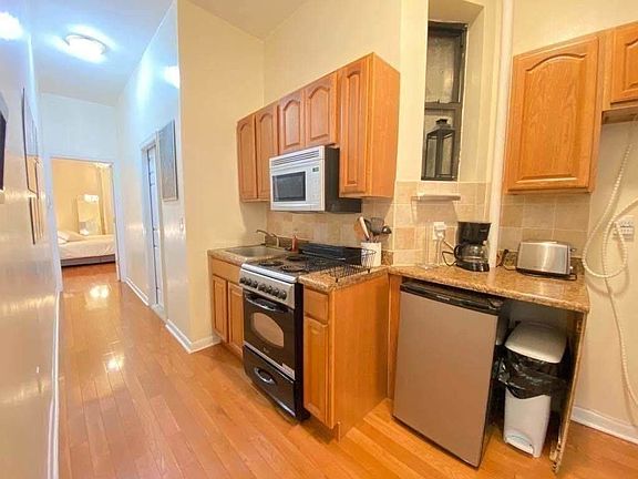3rd image of 504 W 44th St #1WN