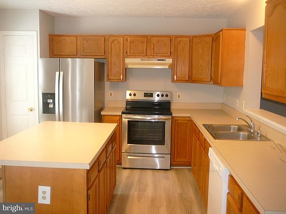 3rd image of 406 Park Cove Dr