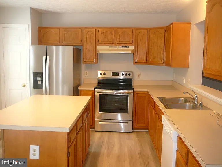 406 Park Cove Dr — Photo 3