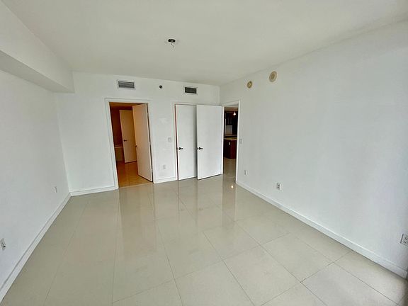 5th image of 495 Brickell Ave APT 1811