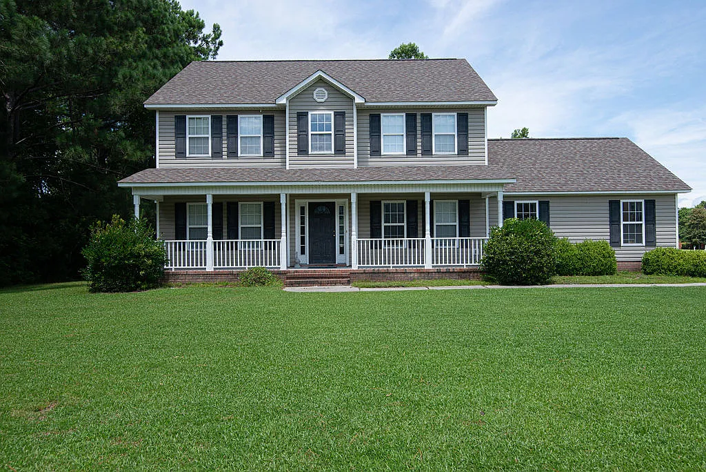 4 bed, 2126 sqft, $2,400 — Photo 1