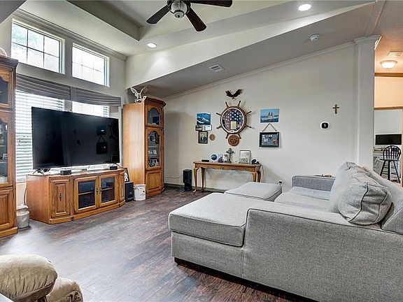 5th image of 122 Houston Ct Unit B
