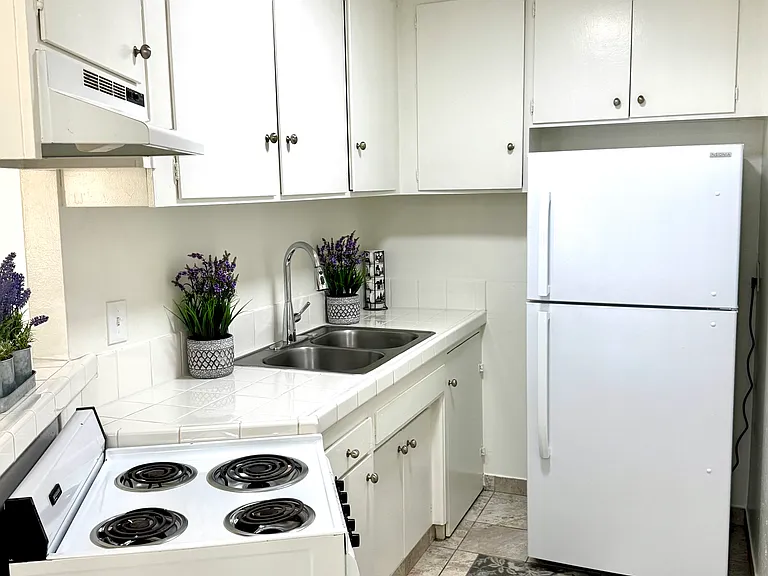 16915 Crenshaw Blvd #16 — Photo 3