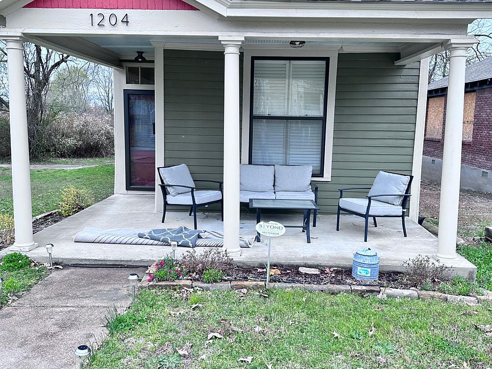1st image of 1204 S Park St