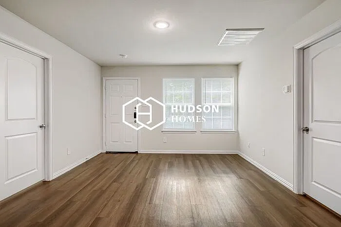 3 bed, 1.0 bath, 605 sqft, $1,125 — Photo 4