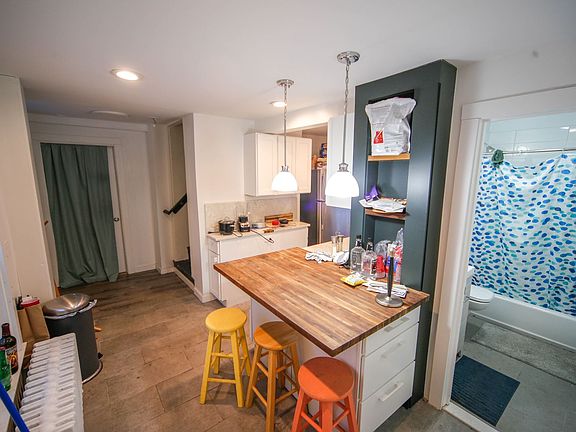 5th image of 107 Howe St