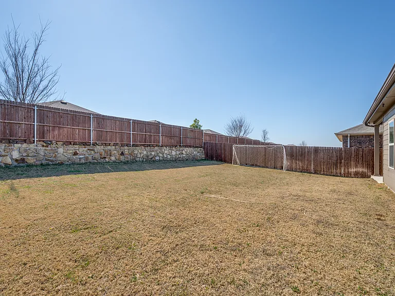 808 Fueller Dr — Photo 24