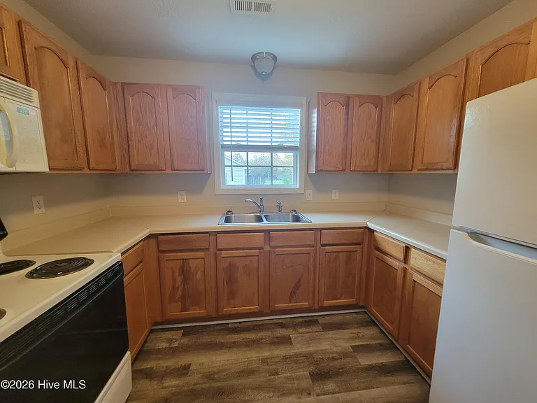 413 Belgrade Swansboro Rd #A — Photo 3