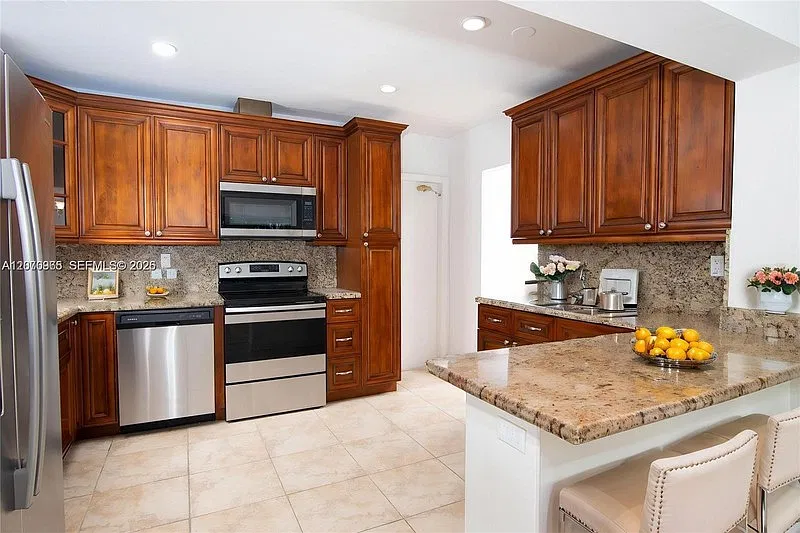 9315 SW 57th Terrace — Photo 3
