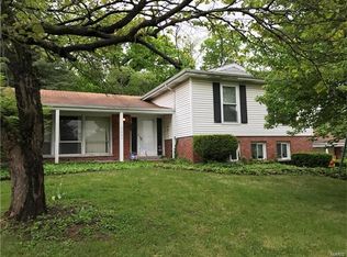 9035 Crest Oak Ln, Saint Louis, MO