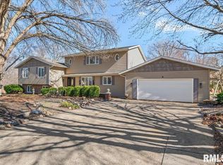 9 Oakwood Dr, Springfield, IL 62711