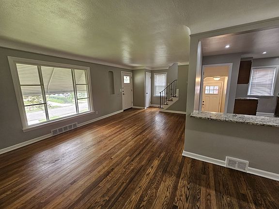 5th image of 24500 Elsmere Dr #24500