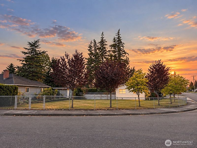 3rd image of 2716 5th Street