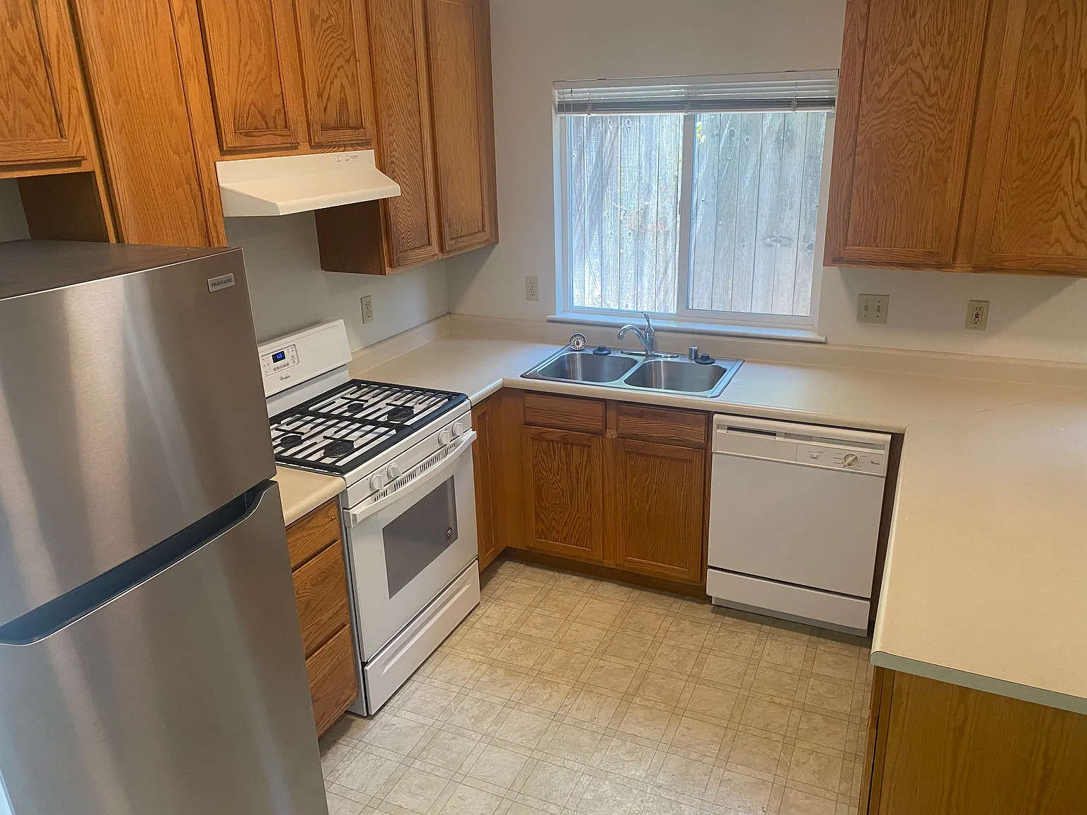 2 bed, 2.5 bath, $3,000 — Photo 3