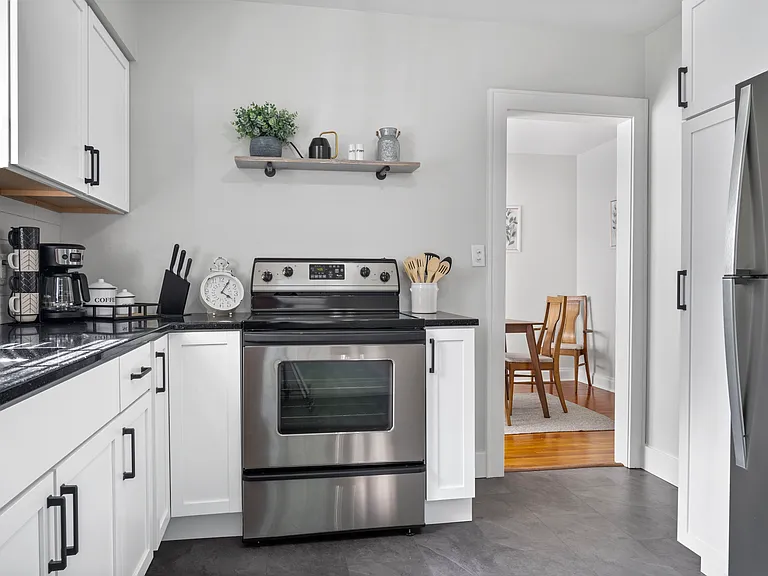 1223 E Oakland Ave — Photo 6