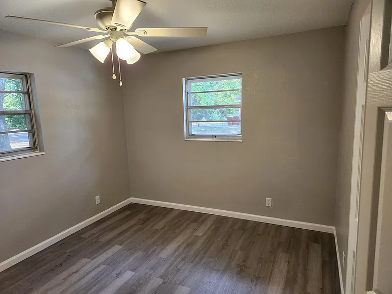 503 W Griffith Ave — Photo 7