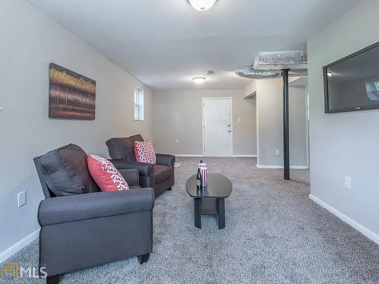 1920 La Mesa Ln — Photo 9