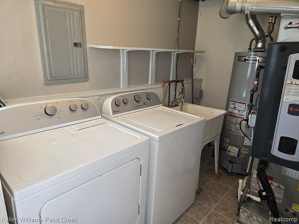 461 W Hayes Ave, photo 19