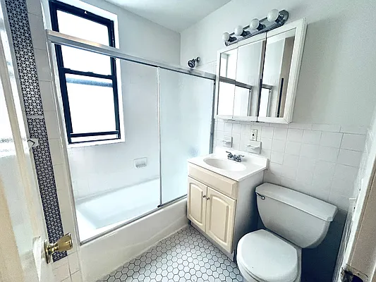 Rented by HOLTON REAL ESTATE INC. | media 39