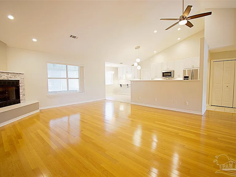 100 Mount Pilot St — Photo 4