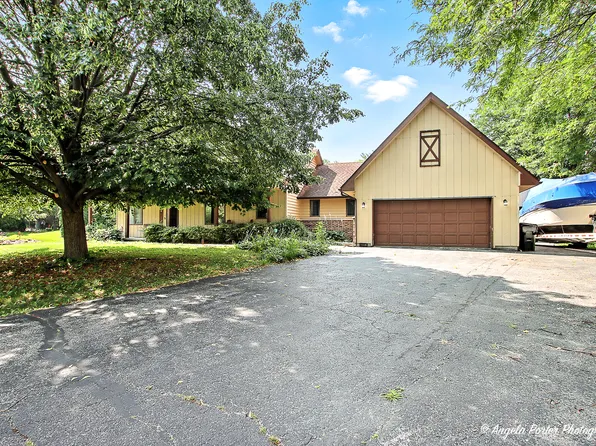 40553 N Trinity Ln, Antioch, IL 60002
