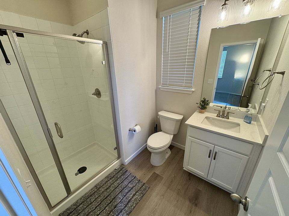 Private bathroom: attached to room