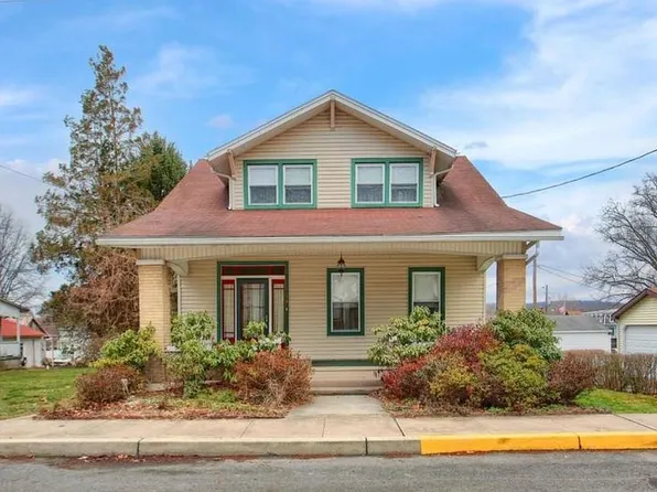 34 N 3rd St, Halifax, PA 17032