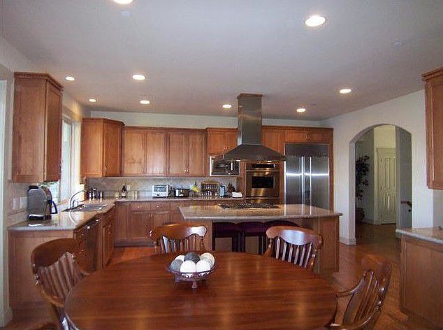 2nd image of 1628 W Lake Sammamish Pkwy NE