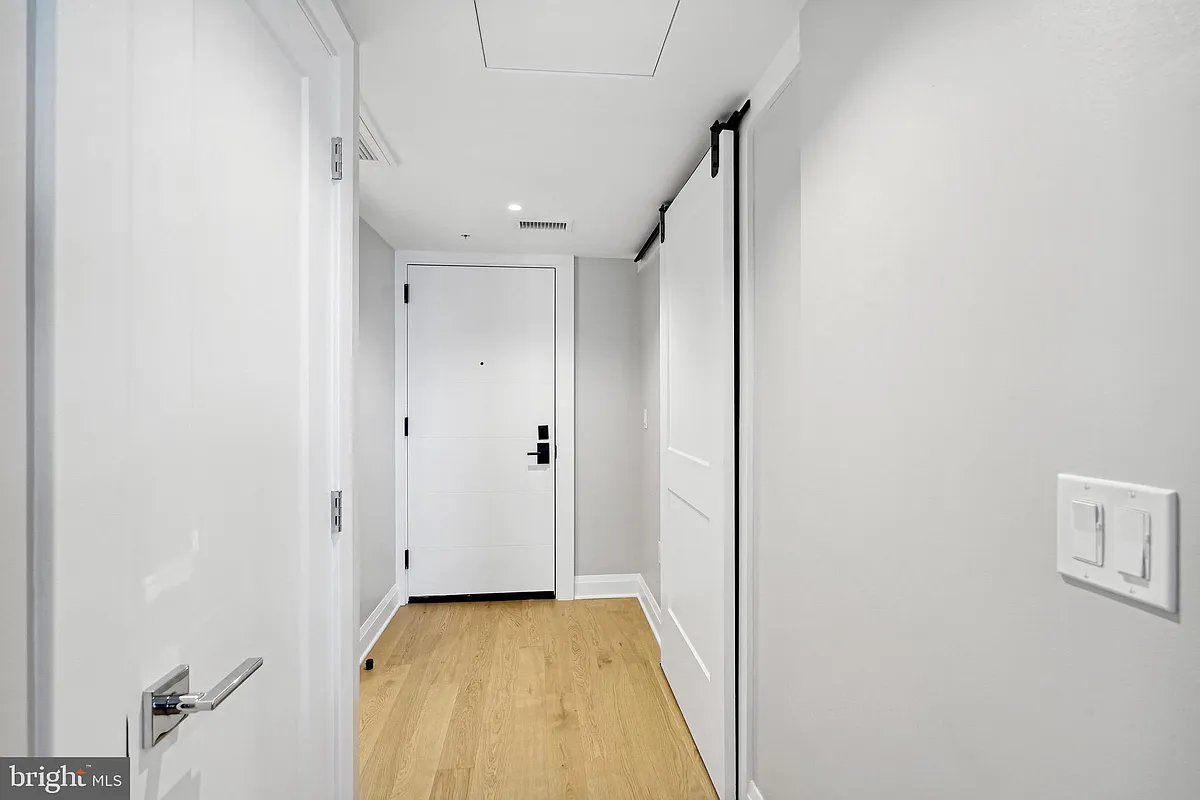 Building Photo - 925 Fairfax St #607