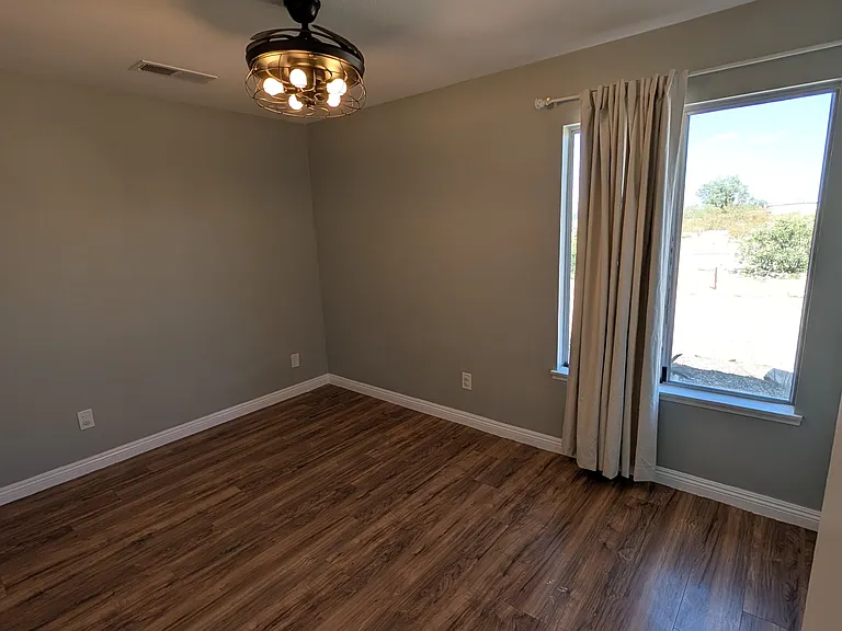 7580 Kellogg Ave — Photo 15