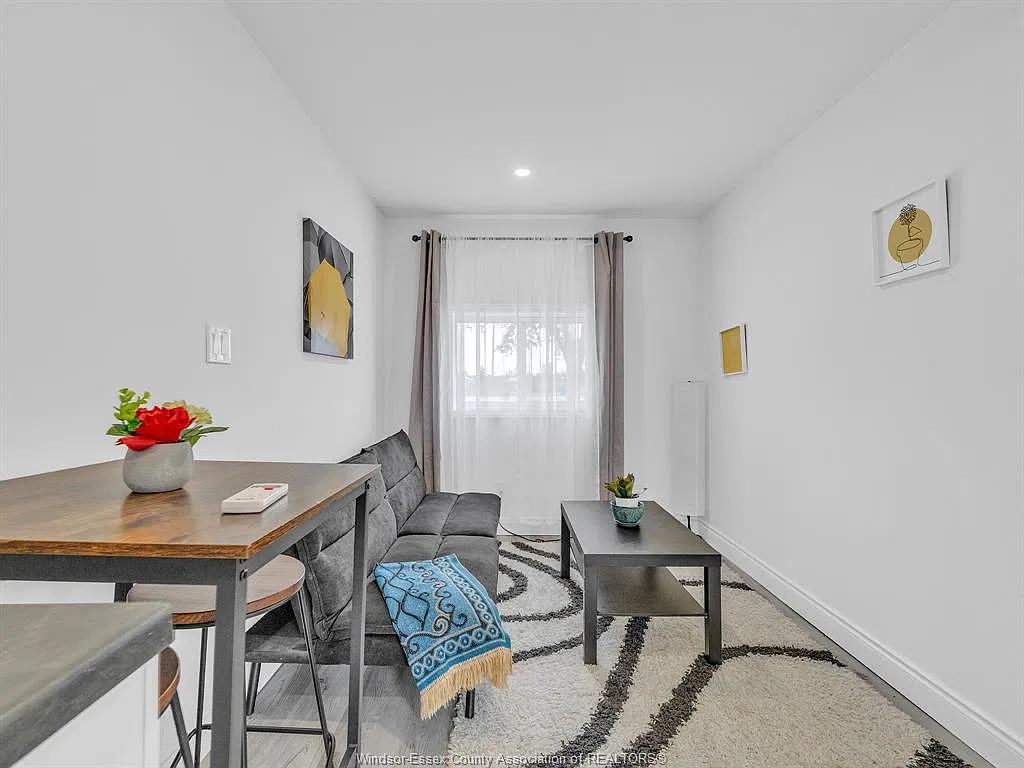 1 bed, $1,300 — Photo 4