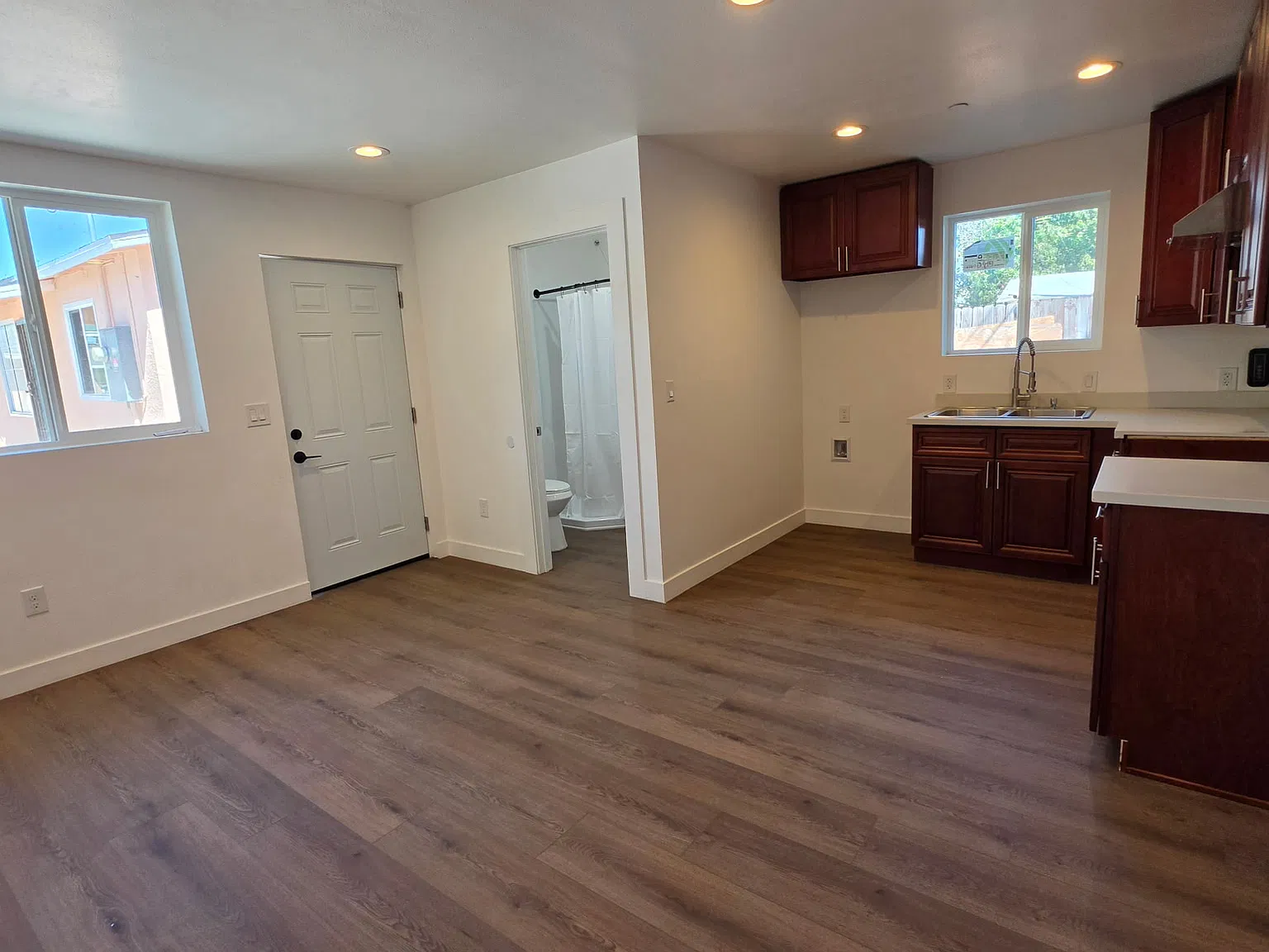 1 bed, 450 sqft, $1,900 — Photo 2