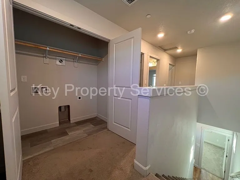 180 Loganberry Ct — Photo 12